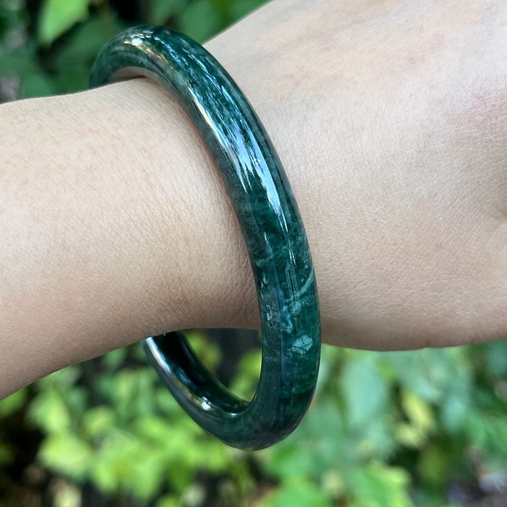 64mm inner diameter skinny dark green xiuyu jade bangle - Picture 6 of 9